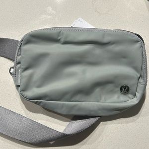 Lululemon everywhere belt bag